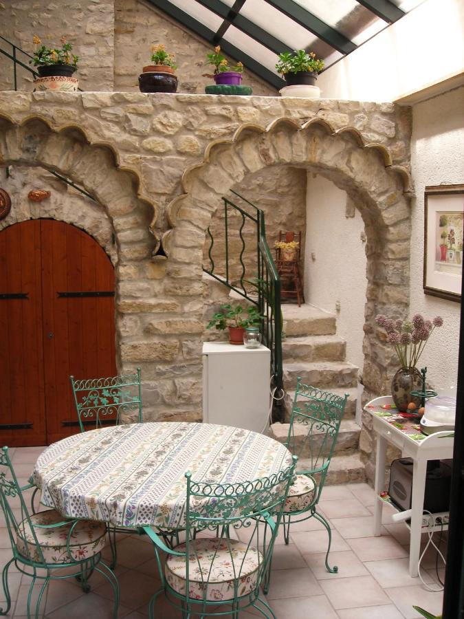Au Coeur De La Cite Medievale Bed & Breakfast Vaison-la-Romaine Bagian luar foto